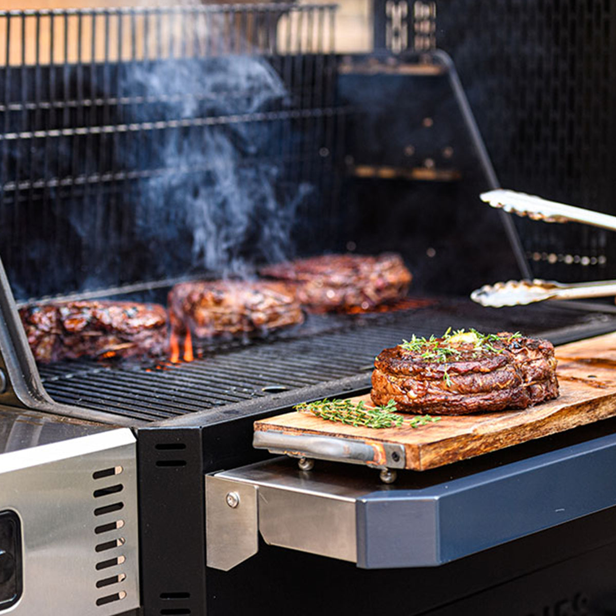 Steak and ribs cooking on the Masterbuilt Gravity Series 800