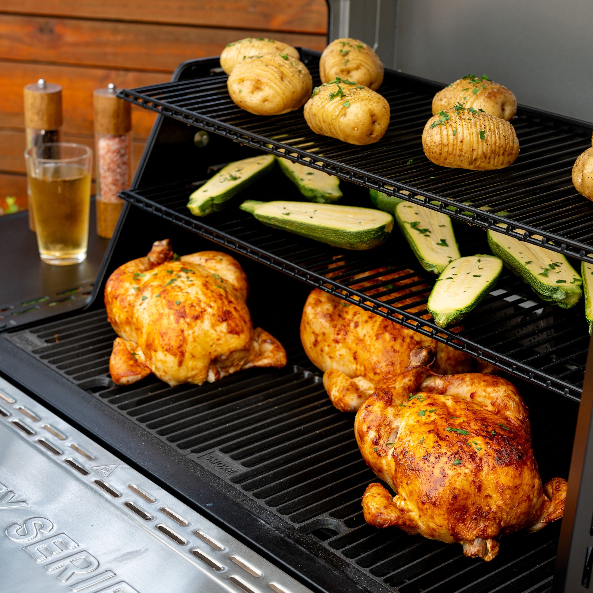 Gravity Series(TM) 1150 Digital Charcoal Grill and Smoker