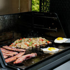 Breakfast cooking on the Masterbuilt Gravity Series 800 griddle