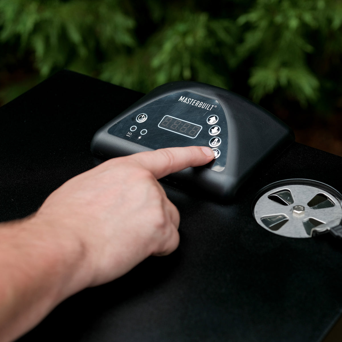 Digital controls on the Masterbuilt 40 inch electric smoker