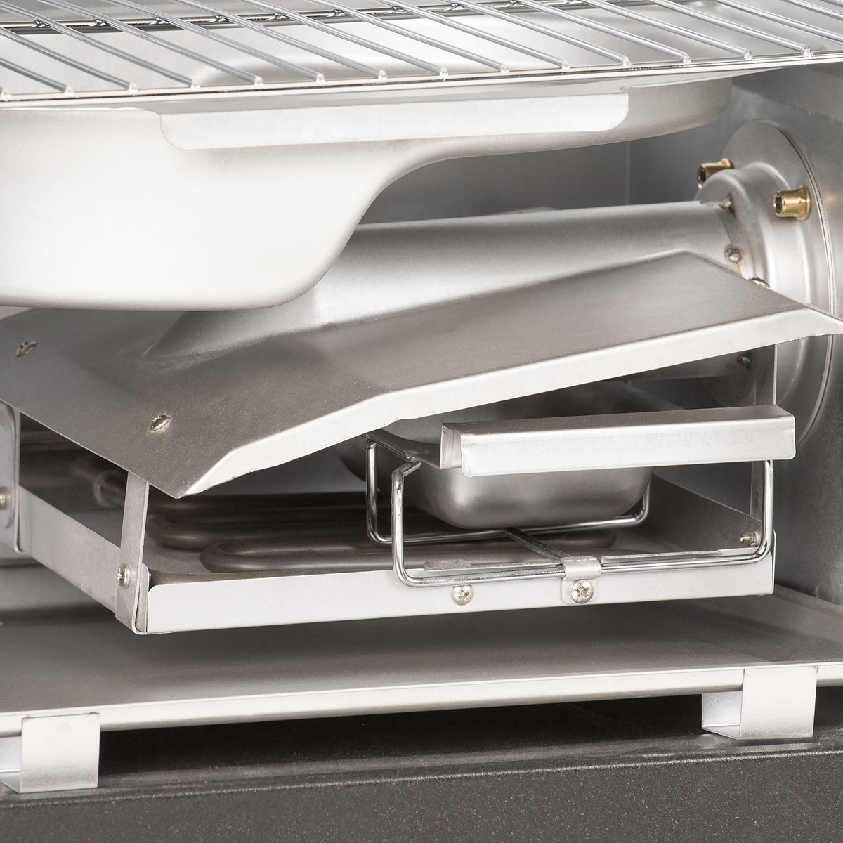 Removable tray in the Masterbuilt 40 inch electric smoker