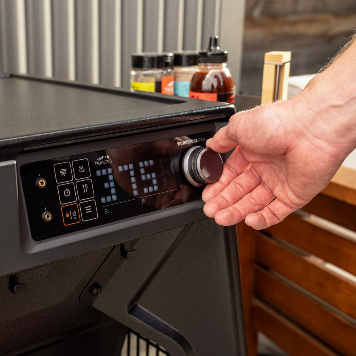 Setting the temperature on the Traeger Woodridge Pro WiFIRE controller